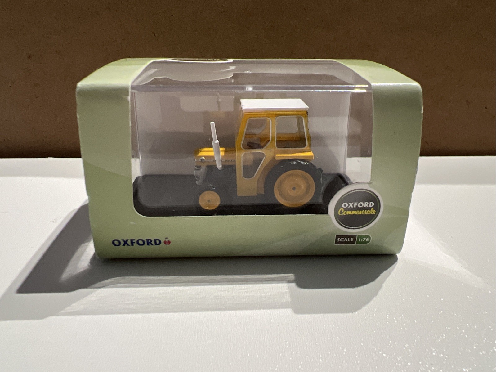 BNIB OO GAUGE OXFORD 1:76 76MF002 MASSEY FERGUSON 135 YELLOW FARM TRACTOR