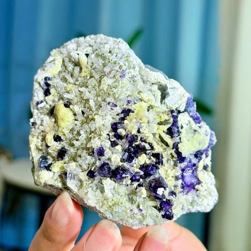 218G Rare Transparent Purple Cubic Fluorite with Clear Crystal Mineral Sample