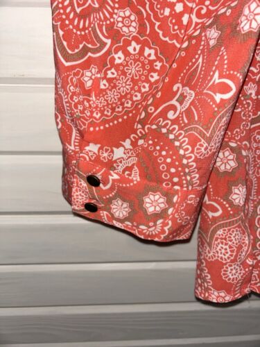 Blusa túnica Catherines talla PLUS 2X coral naranja floral cachemira abotonada usada en excelente estado - Imagen 5 de 10