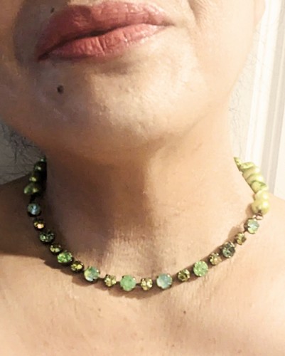 Green Apple Peridot Crystal & Freshwater Baroque Pearls Necklace In Brass - Picture 8 of 9