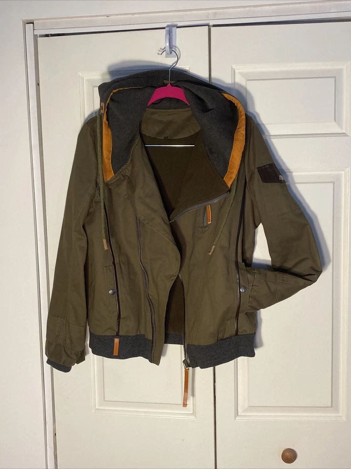 NAKETANO Sudadera con Capucha Chaqueta Mediana Verde Línea Polar Cremallera Completa Asimétrica Usada en Excelente Condición Foto 2 de 4