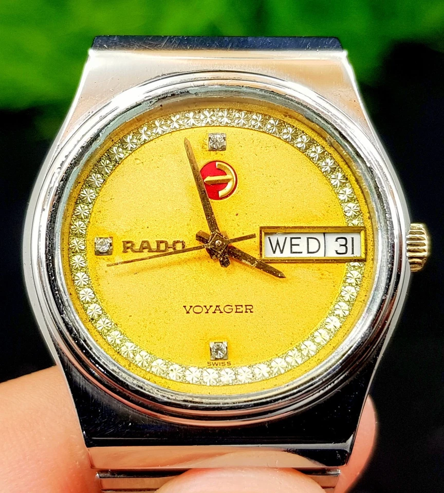 VINTAGE OF RODO VOYAGER WATCH AUTOMATIC 21 JEWLES DAY DATE SWISS MADE GOLD DIAL - Image 2 of 4