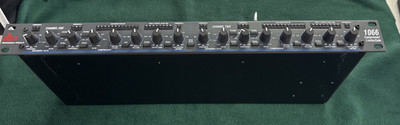 DBX 1066 Rack Mount Quad Compressor Limiter Gate DBX1066 2 Channel Used Tested
