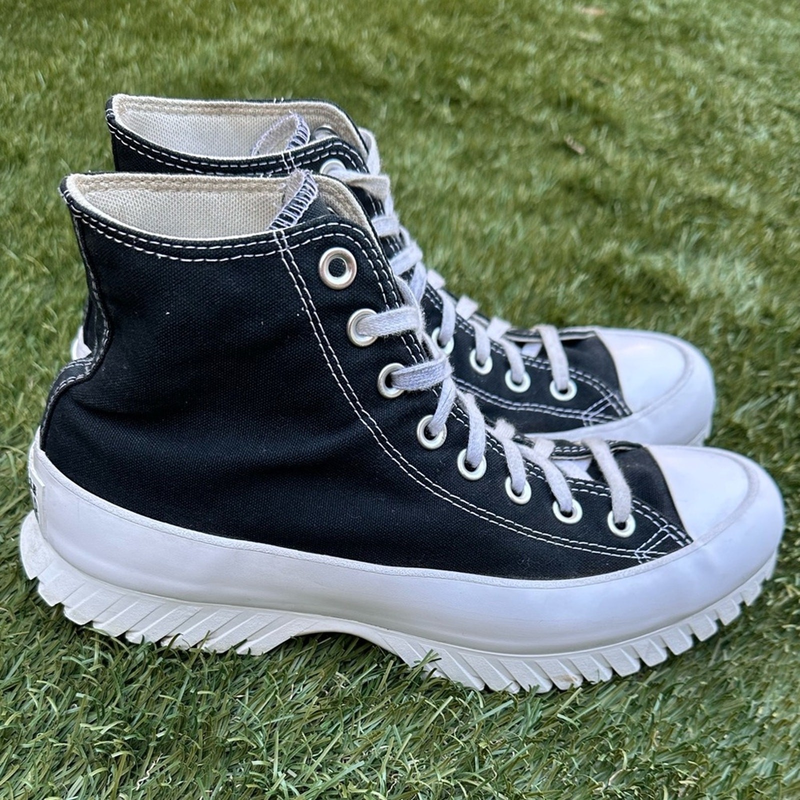 Converse Chuck Taylor All Star Lugged 2.0 Chucky Lace Up High Top Sneakers 9.5