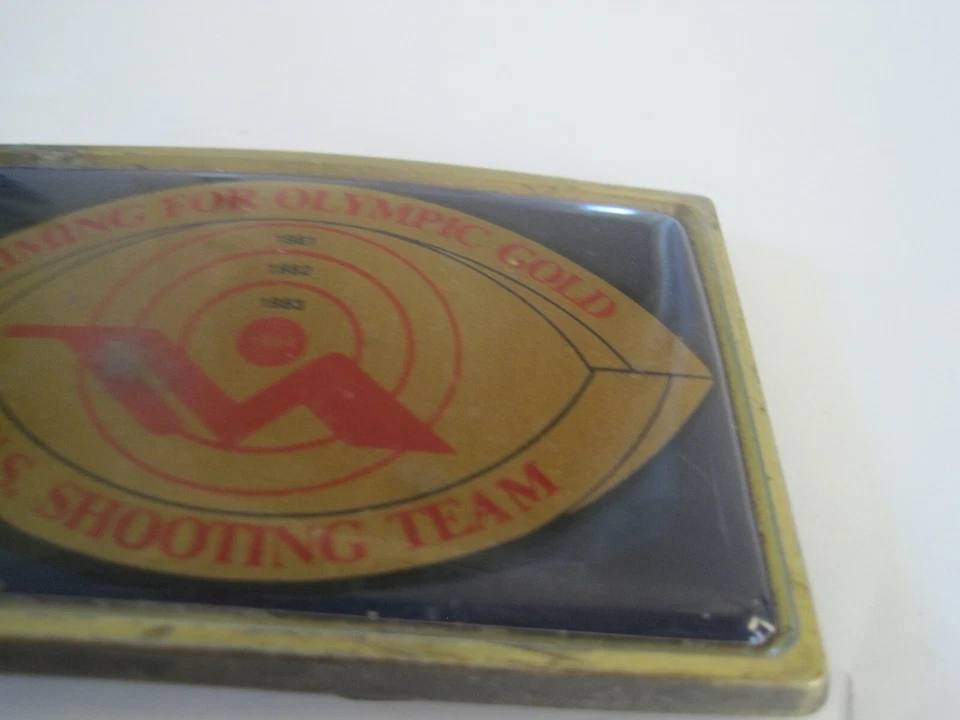 Hebilla de cinturón del equipo de tiro de Estados Unidos con el objetivo de oro olímpico 1984 3 1/4" x 2 1/4"  Foto 3 de 4