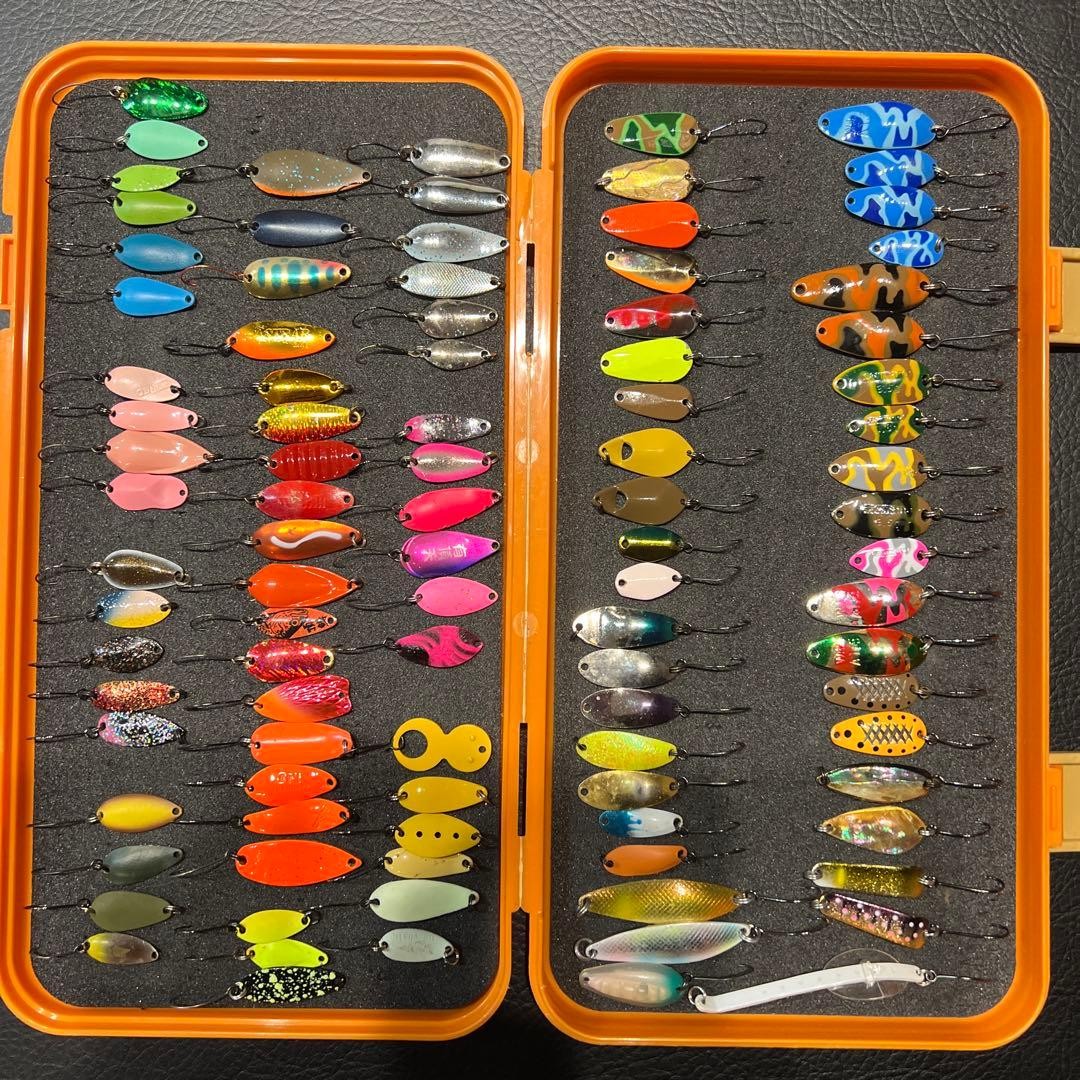 98 trout spoons with case - Image 1