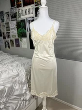 Vintage 60s Shadowline Wondermaid Ivory Lace Full Slip Dress 34 A Nylon USA