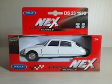 Modellino Statico Citroen DS23 Welly Auto Colore Bianco Scala 1:39