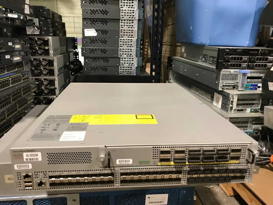 Conmutador Nexus Cisco N9K-C9396PX 96x10GE SFP+ puertos con fuente de alimentación doble Foto 4 de 4