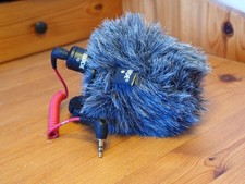 RODE VideoMicro Ultracompact Camera-Mount Shotgun Microphone with wind sock