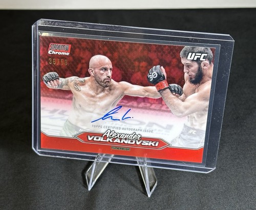 Alexander Volkanovski #CAS-AVI 2025 Topps Stadium Club Chrome Autograph card