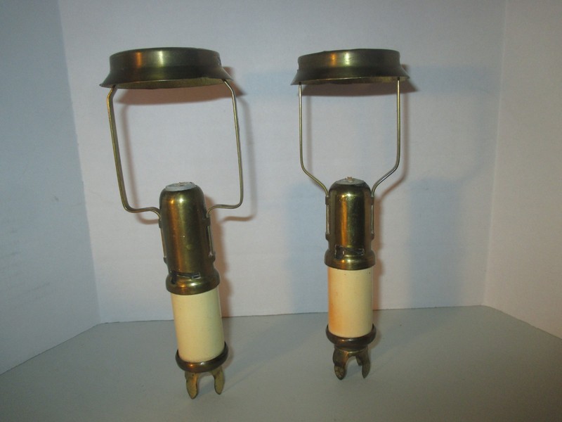 2 Vintage Spring Loaded Candle Stick Boudoir Lamp Follower Shade Rest Holders