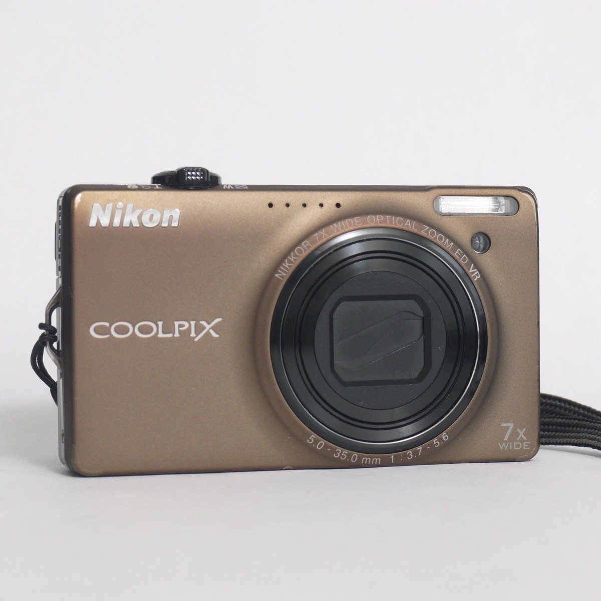 Nikon COOLPIX S6000 14.2MP Digital Camera w/ SD Card + Case