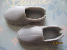 BARBIE DOLL / PAIR OF SHOES: BOOTS, PUMPS ....... (2476)