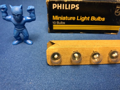 Philips 51 Miniature Lamp Bulbs 6V LOT OF 13 - Picture 2 of 3