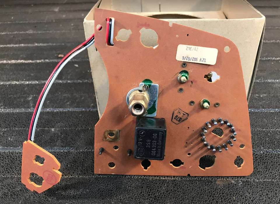 梅赛德斯-奔驰仪表组 - 003-540-46-47 - 适用于 MBZ 240D、280CE 及更多 — 第 2/4 张图片