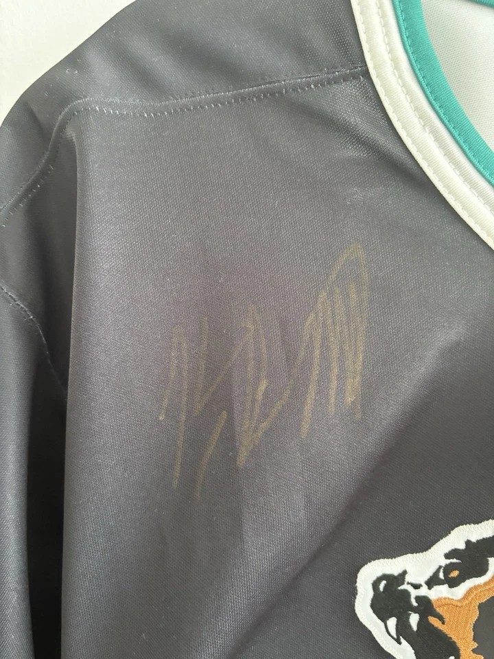 NWT Vintage Utah Grizzlies 90's Hockey Jersey Size 52 (XL) Autographed - Image 4 of 4