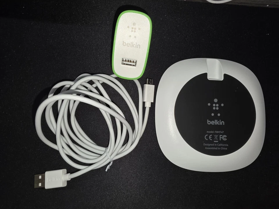 Almohadilla de carga inalámbrica automática Belkin F8M747 negra (probada) con cable Foto 4 de 4