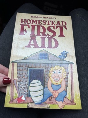  VINTAGE 1975 MOTHER NATURE'S HOMESTEAD FIRST AIDE WILDERNESS SOFT COVER MINT 