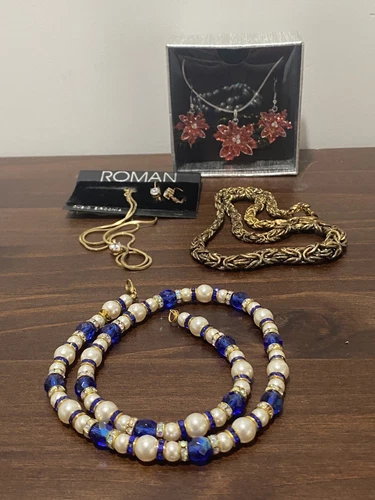 Lot Of Vintage or Costume Jewelry Necklaces