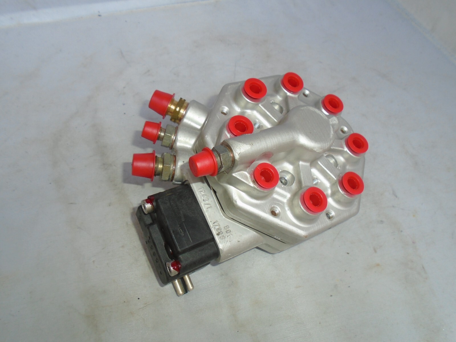 REMANUFACTURE ROLLS ROYCE SILVER Corniche  FUEL DISTRIBUTOR 0438101040 $500 core