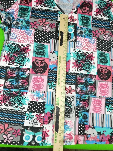 24/7 Scrubs multicolor owl print women's 2 pocket scrub top size M - Picture 4 of 5