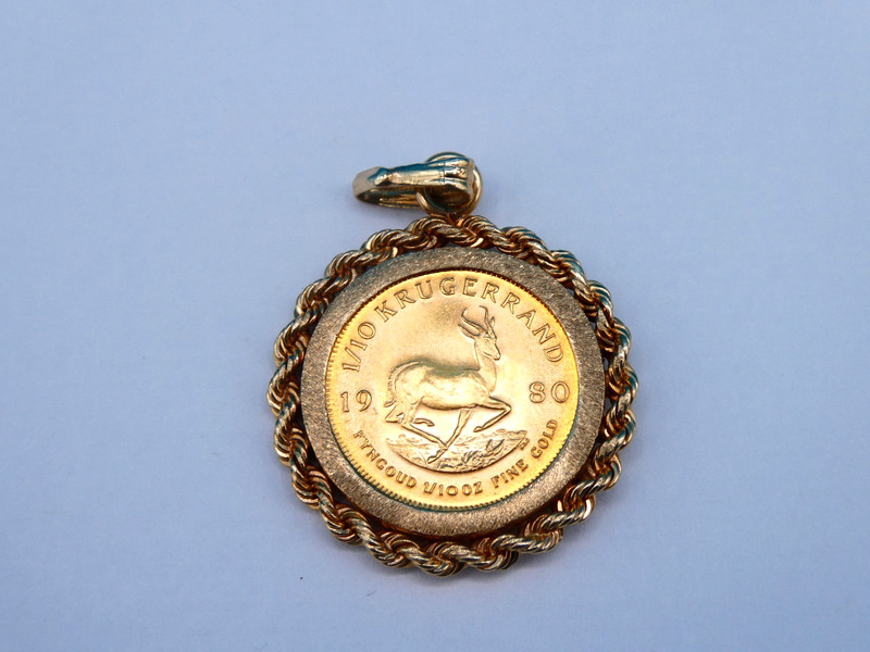1980 1/10 oz Gold South African Krugerrand Coin W/14K Gold Bezel . C1461