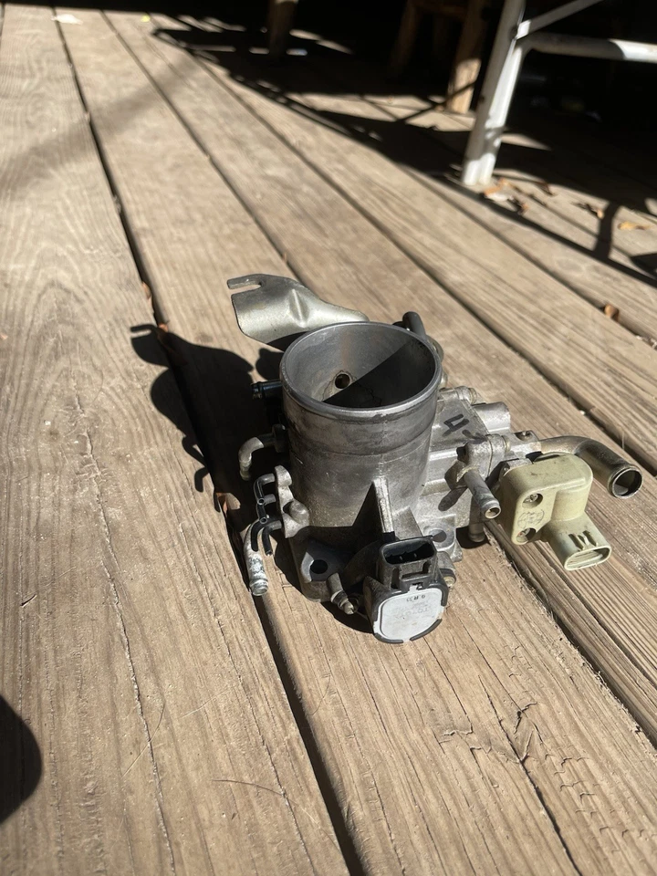 Cuerpo del acelerador para Toyota Tacoma 4Runner T100 2,4 L 2,7 L 1997-2000 22210-75200 Foto 3 de 4