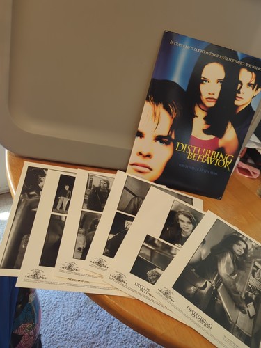 Disturbing Behavior Movie 1998 *Press Kit* 6 B&W Images and Folder (Pre-owned) - Imagen 5 de 5