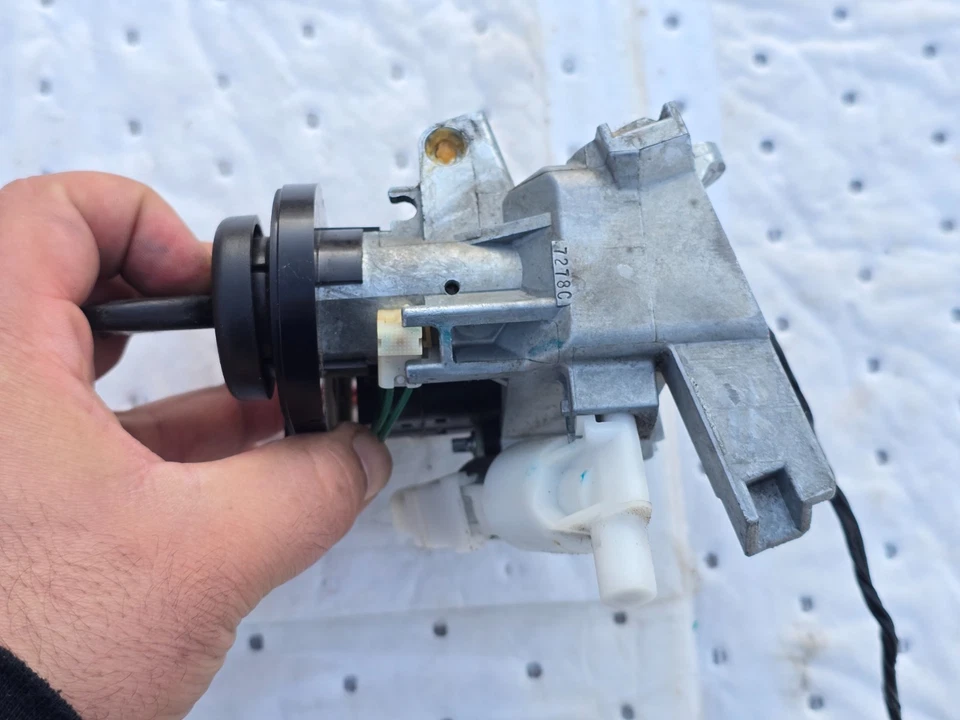 Buick LaCrosse 2005-2009 cerradura de encendido con llave e inmovilizador OEM 15851512 Foto 3 de 4