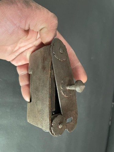 OLD VINTAGE RARE HANDMADE UNIQUE STYLE IRON TRICK OR PUZZLE PADLOCK WITH KEY - Afbeelding 4 van 12