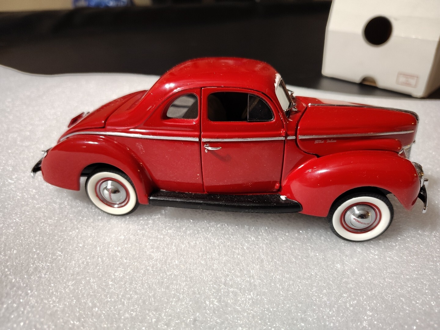 Danbury Mint 1940 Ford Deluxe Coupe 1:24 Scale Diecast Model
