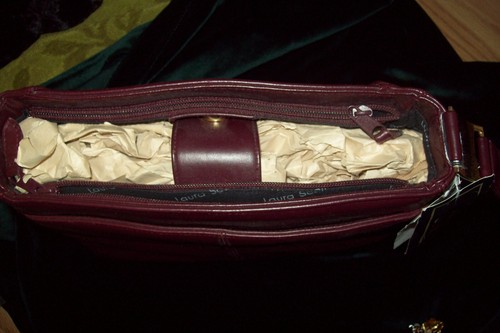 NEW WITH TAGS LAURA SCOTT Burgundy Genuine Leather Purse shoulder strap pockets - Picture 3 of 4