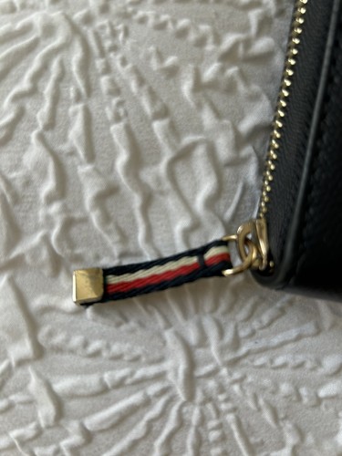 Tommy Hilfiger Navy Purse New Without Tags - Picture 4 of 6