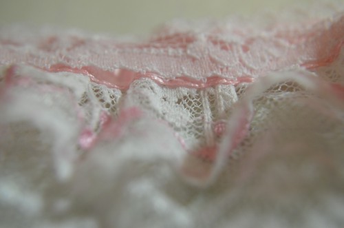 pink & white gathered lace, pink ribbon on upper edge 3" wide (3.5 yds.) - Bild 7 von 7