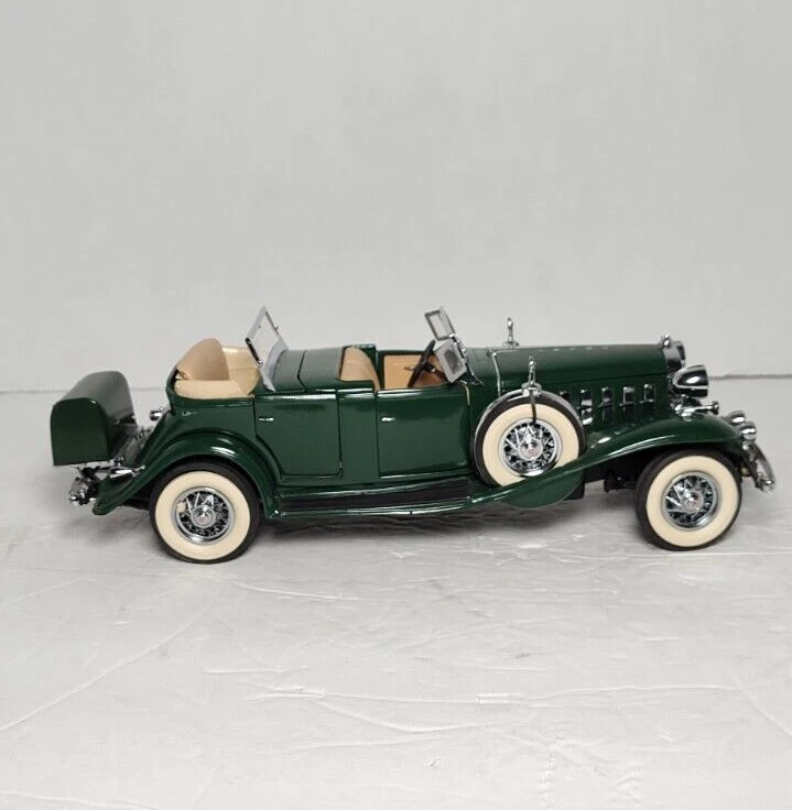 Danbury MINT 1:24 Scale Diecast 1932 Cadillac V-16 Sport Phaeton Green / NO BOX - Image 3 of 4