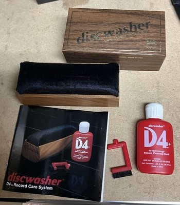 Discwasher  D4 Record Care System- Walnut Brush & Fluid Vinyl Cleaner 9+-% Full