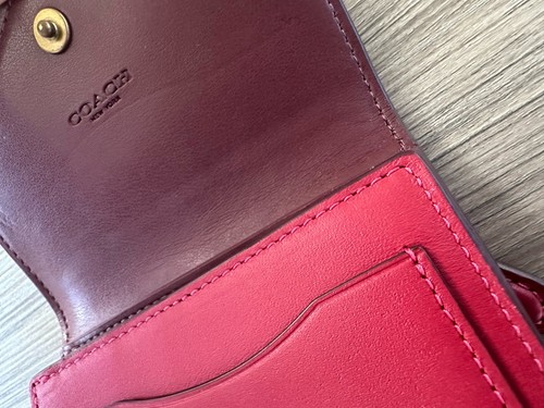 Pre-owned Coach Glovetanned Leather Wyn Wallet With Floral Applique Red Apple - Picture 9 of 14