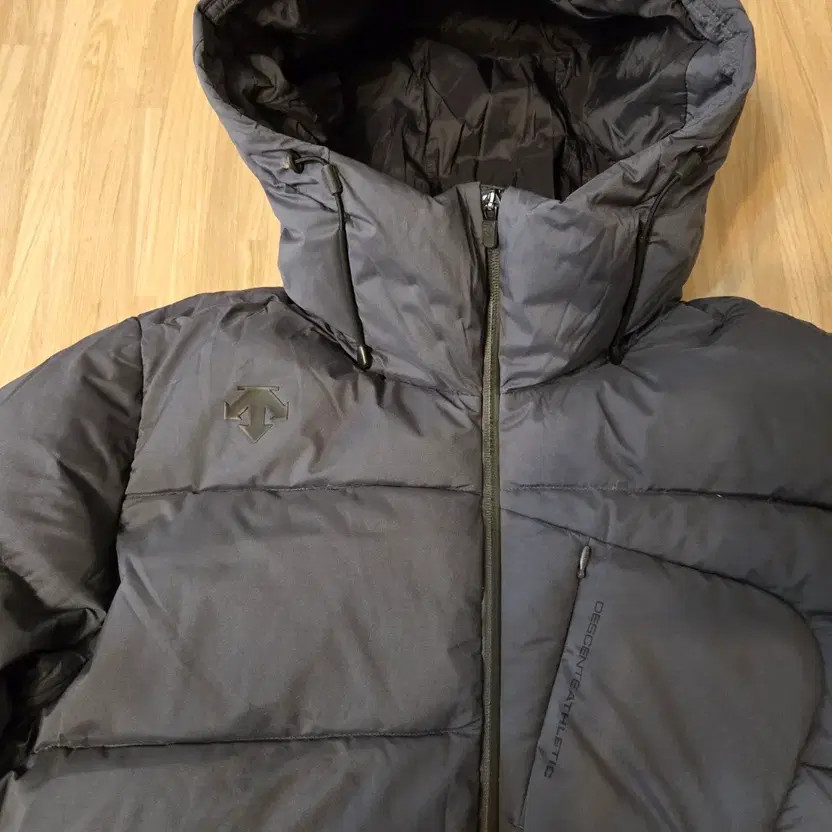 Descente Navy Hooded Down Padding Jacket - Size 95 - image 1