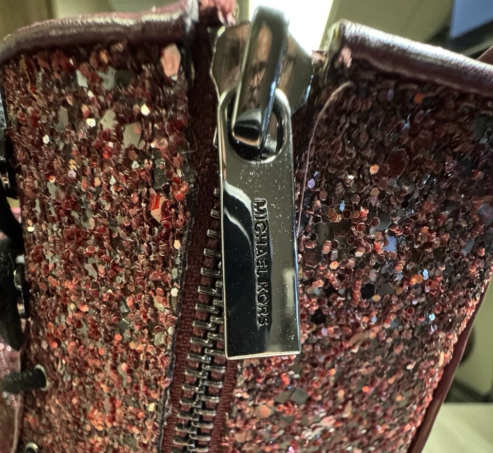 BOTAS DE COMBATE GRUESAS PARA MUJER MICHAEL KORS BRYCE SUELA CON ASA COLOR BAYA OSCURA TALLA 8M Foto 4 de 4