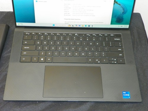 Dell XPS 15 9510 15,6 pollici -i7-11800H/32 GB/2 TB SSD/GeForce RTX 3050 TI/TB4 A2 - Foto 5 di 23