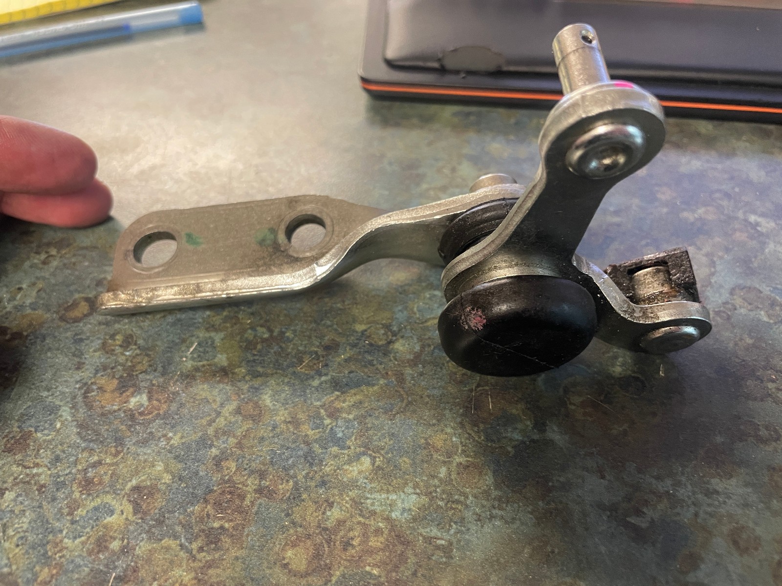 A132F6109S Lotus Evora 2010-2014 bellcrank, dust cover assembly