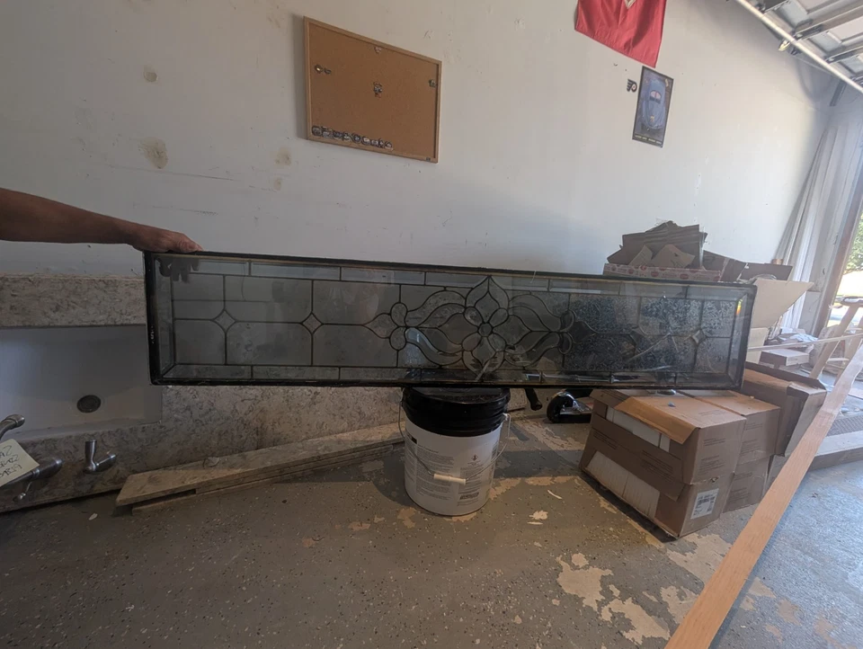 Vidrio de popa templado con detalle de plomo 65,25" L X 13" W X 1" D Foto 2 de 4