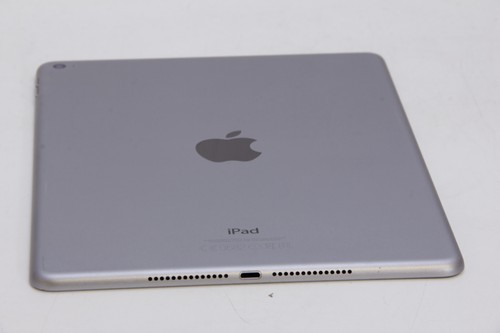 Apple iPad Air 2 2GB 16 GB WiFi 9.7" Silver A1566 iPadOS 15.8.4 2014 - Picture 9 of 13
