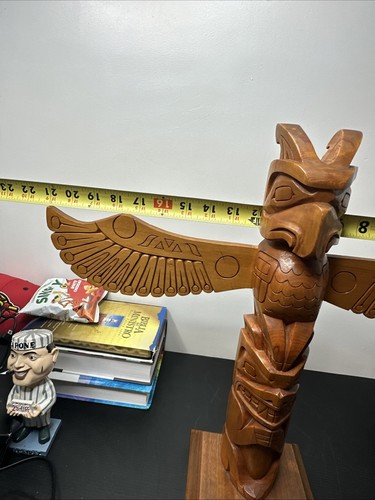 GESCHNITZTER HOLZ TOTEMPFAHL von Dennis Anthony NUU-CHAH-NULTH KANADA ERSTE NATIONEN - Bild 15 von 15