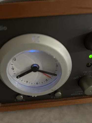 Radio orologio Tivoli Audio Model Three Henry Kloss AM/FM funzionante - Foto 3 di 6