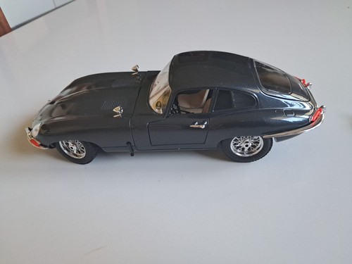 Jaguar E Type Coupe' 1/18 Bburago 1961 - Foto 2 di 5