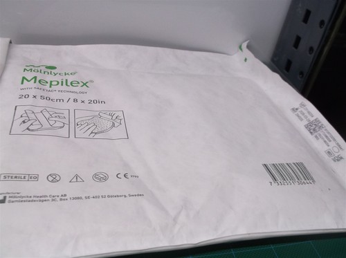 Molnlycke Mepilex Silicone Foam Dressing, 8 X 20 Inch, Silicone Adhesive Without - 第 1/3 張圖片