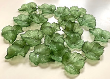 20 Acrylperlen  Blätter grün matt 24   mm aus Neu Gablonz (172/6)