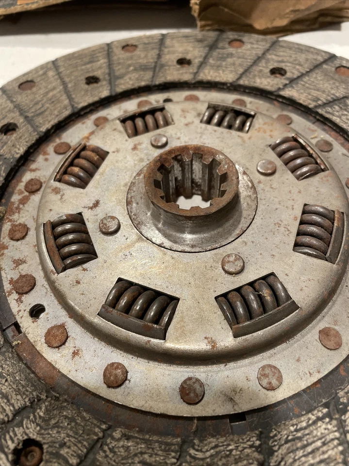Пластина сцепления 6 цилиндров Ford V8 1949-53 годов выпуска 9-1/2 дюйма 10 шлицев 1 дюйм новая из старых запасов - Изображение 3 из 4